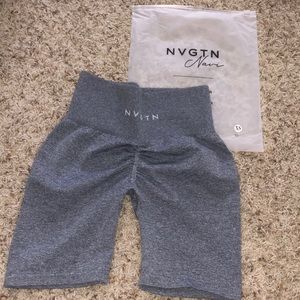 NVGTN SCRUNCH SHORTS